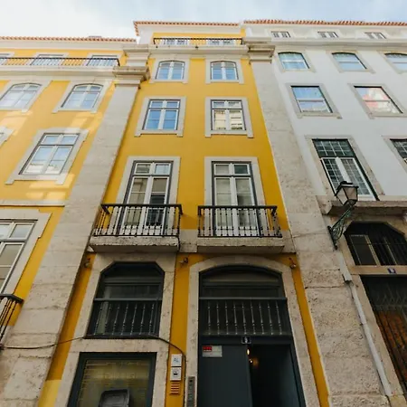 Cathedral Apartment *